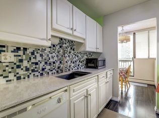 620 7th Ave #906, New Westminster, BC V3M 5T6