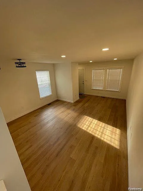 4 bed, 2.0 bath, 1477 sqft, $1,500 — Photo 3