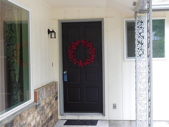 3rd image of 2317 Lakemoor Dr SW