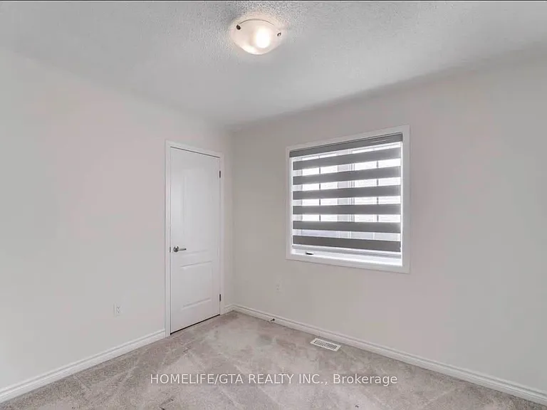 30 Circus Cres — Photo 13