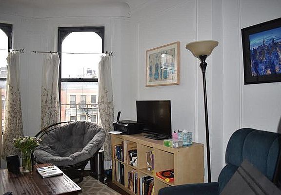 2nd image of 940 Amsterdam Ave APT 17