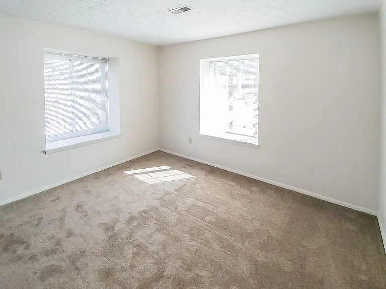Windsor Gardens Apartments — Photo 63