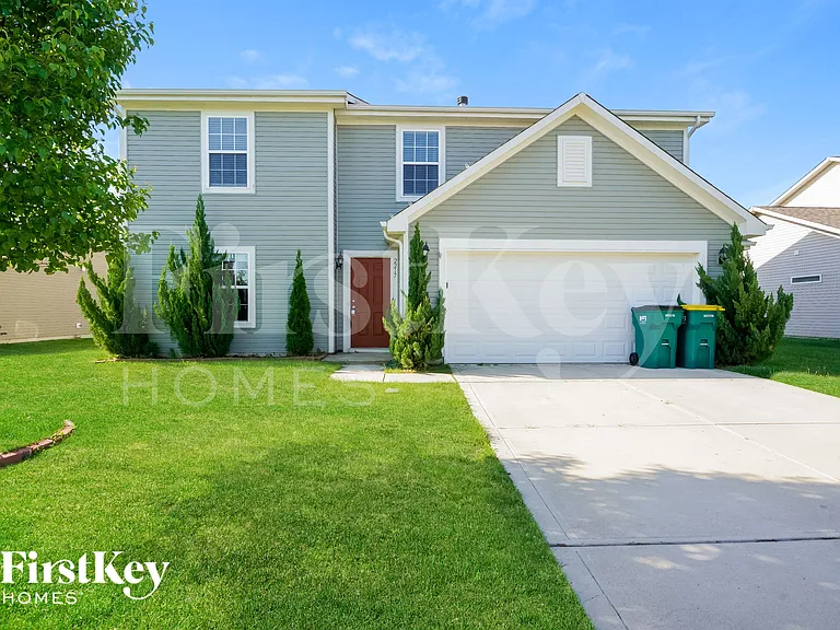 2217 Hampton Dr — Photo 1