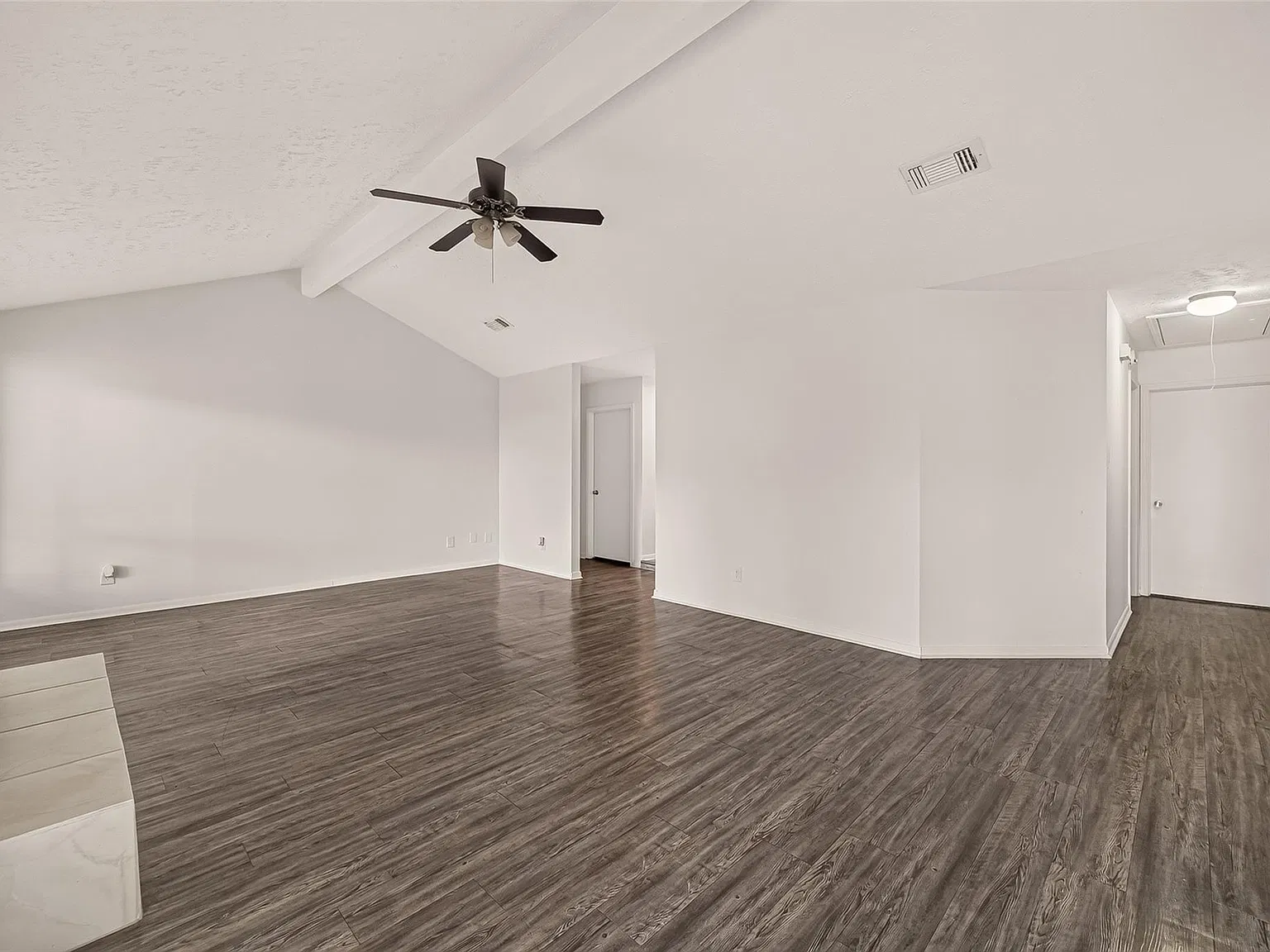 4 bed, 2.0 bath, 1746 sqft, $2,300 — Photo 4