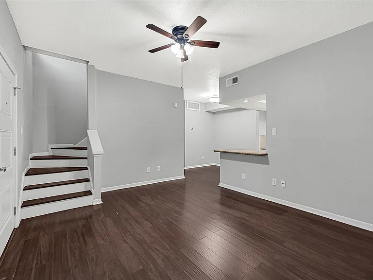 2425 Augusta Dr #29 — Photo 2