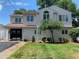 61 Howard Ave, Rochelle Park, NJ 07662