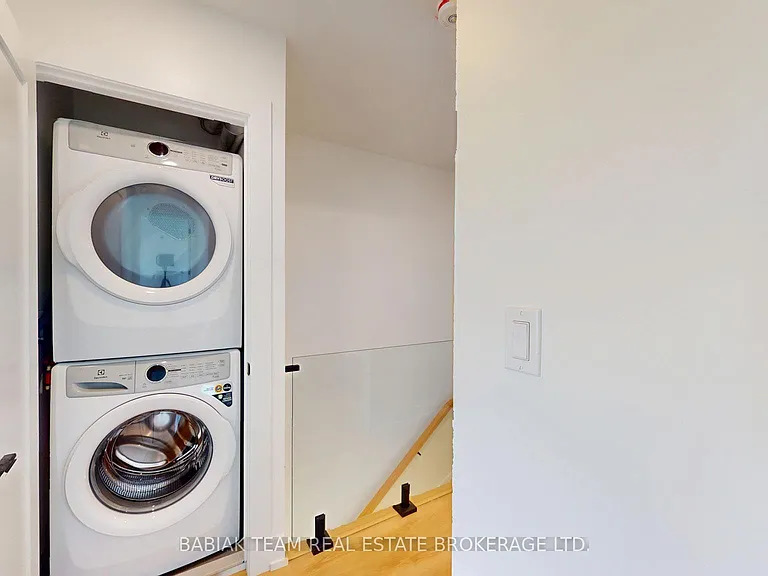 656 Annette St #302 — Photo 19