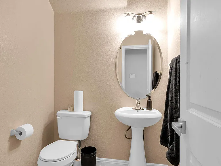 Downstairs 1/2 Bath