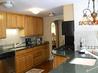 4th image of 2811 East Ave