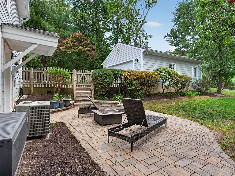 9810 Meadow Valley Dr — Photo 24