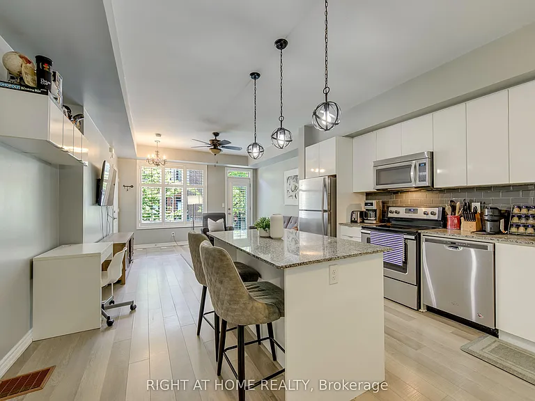 40 Carnation Ave #109 — Photo 6