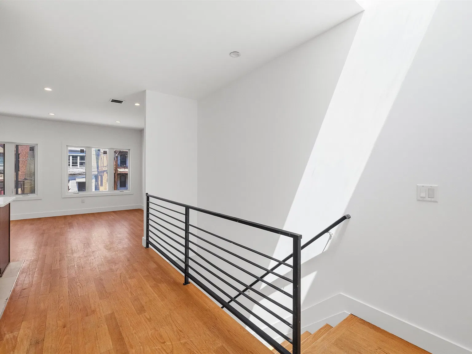 141 Beach St — Photo 3