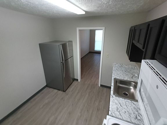 3rd image of 427 Princeton St #8