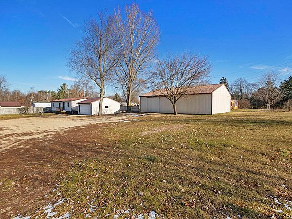 3rd image of 1119 Holly Dr