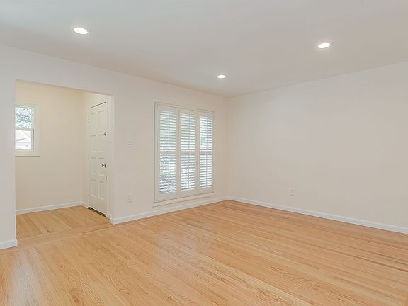 4th image of 1874 Creek Dr