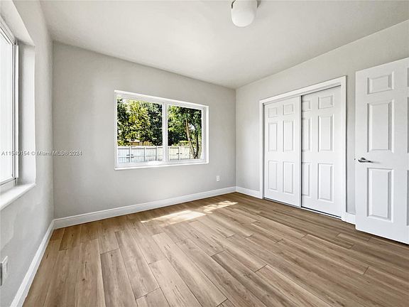 5th image of 524 NE 160th St