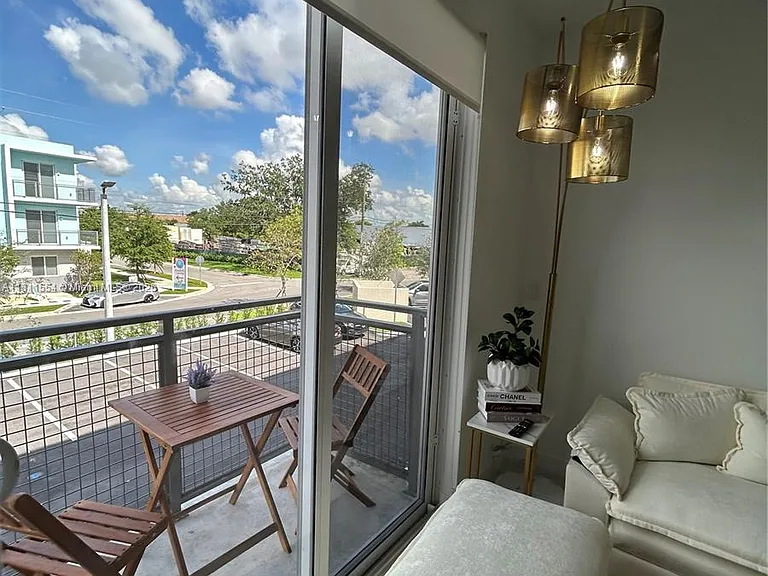 1010 SW 69th Ave #212 — Photo 8