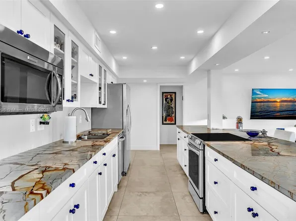 3589 S Ocean Blvd APT 306, South Palm Beach, FL 33480