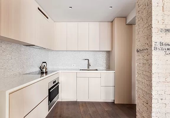 3rd image of 275 W 10th St APT 11A