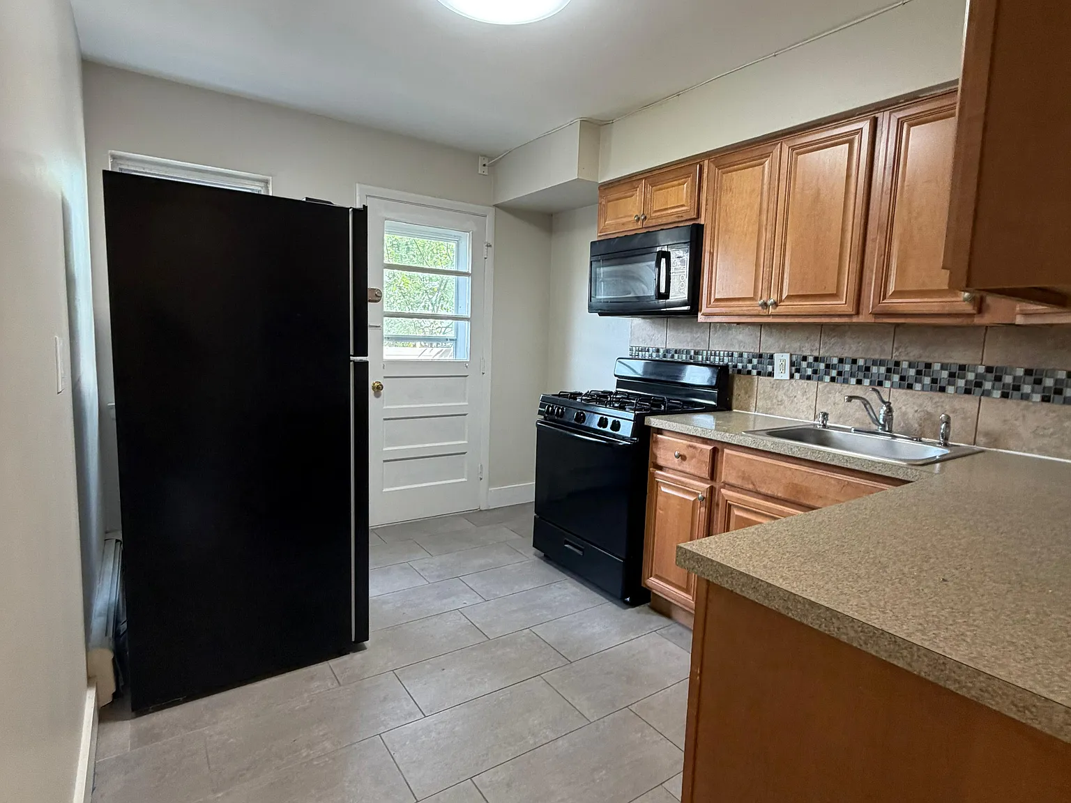 1 bed, 650 sqft, $2,000 — Photo 2