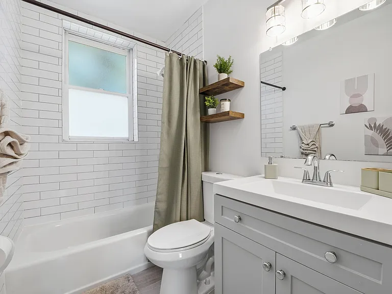 5750 Pershing Ave #2W — Photo 14