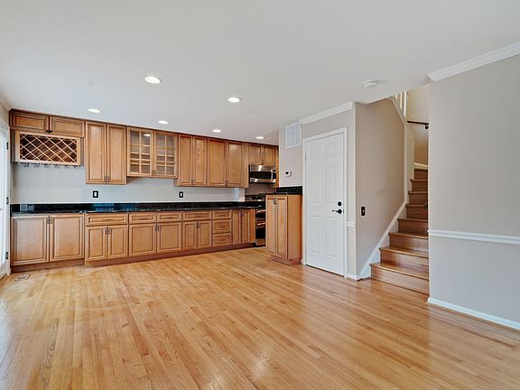 4th image of 1312 Chetworth Ct