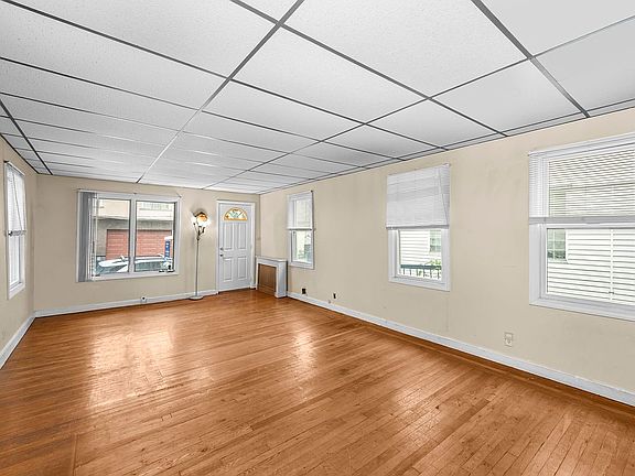 5th image of 8 Gotham Ave