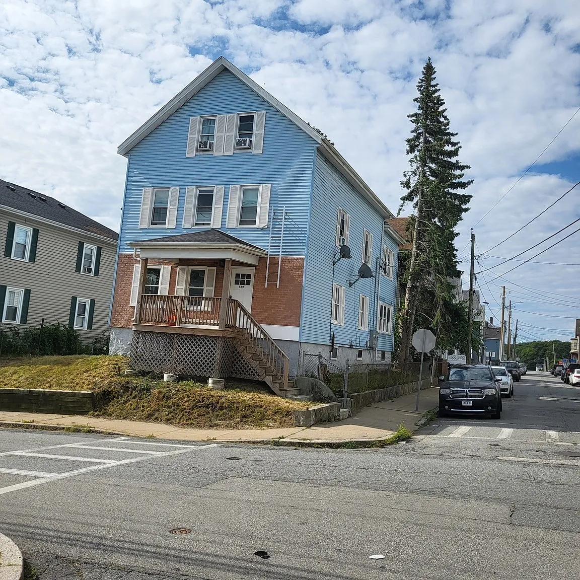 3 bed, 1.0 bath, 2745 sqft, $2,400 — Photo 4