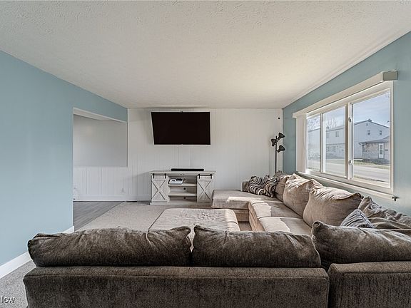 3rd image of 159 Parkway Dr