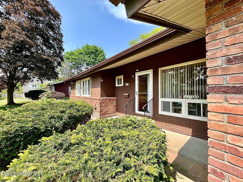 2nd image of 54 Hawthorne Avenue