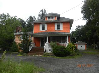 42 Main St, Helmetta, NJ 08828