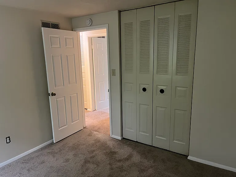 8734 Crestpointe Dr — Photo 15