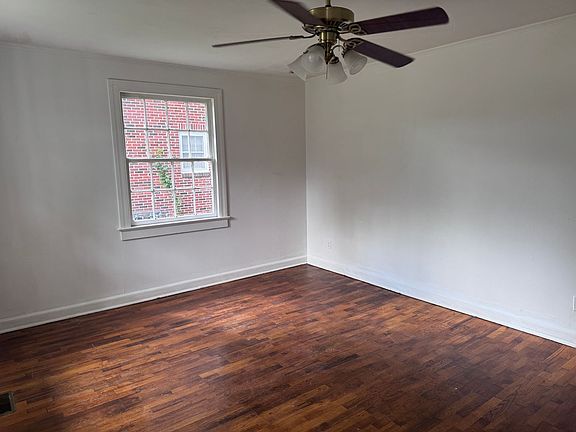 3rd image of 303 1/2 W Washington Ave