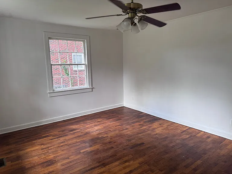 303 1/2 W Washington Ave — Photo 3