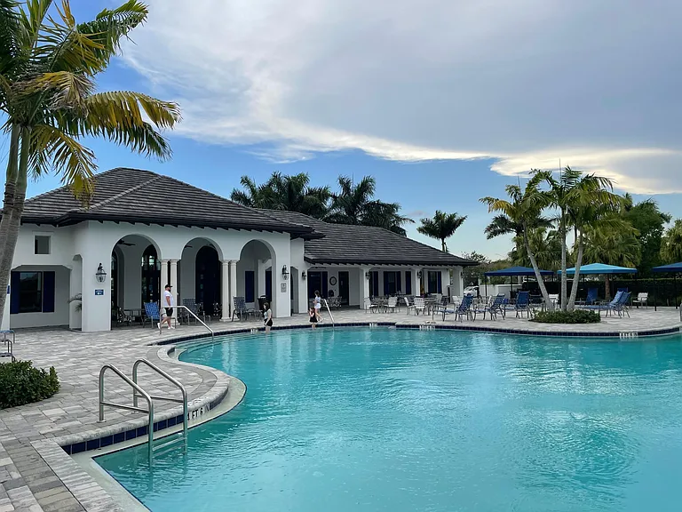 Club pool Indigo community