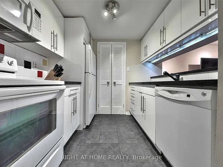717 Bay St #906 — Photo 3