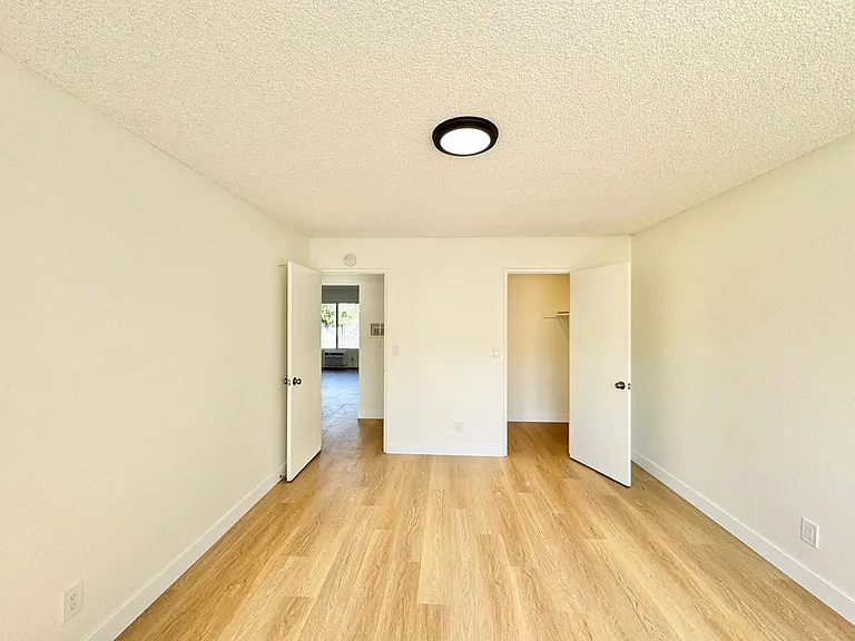 11075 Westminster Ave — Photo 27