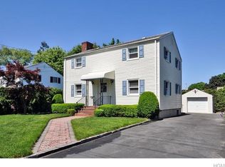 33 Lyons Rd, Scarsdale, NY 10583