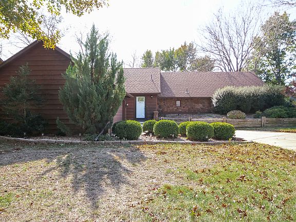 2nd image of 1413 E Brendonwood Rd