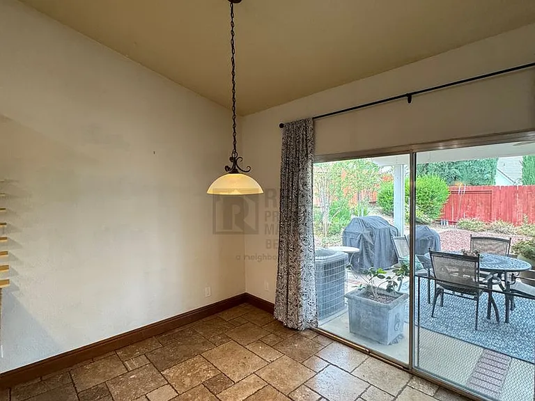 16517 Mountain St — Photo 11