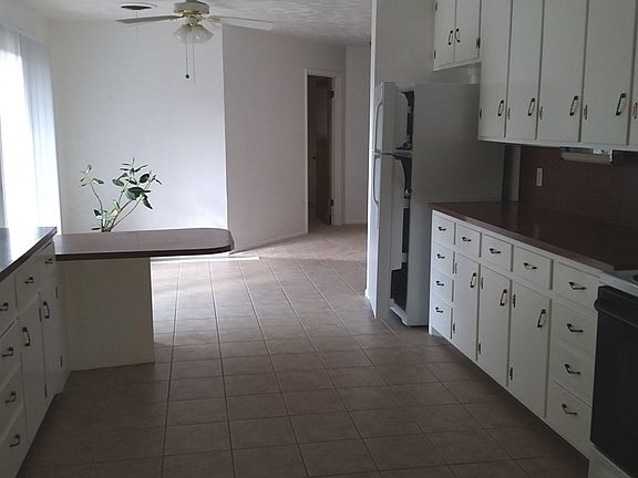 5th image of 527 South Dr
