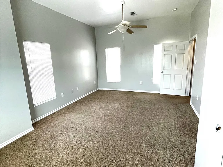 4122 Drake St #1/2 — Photo 14