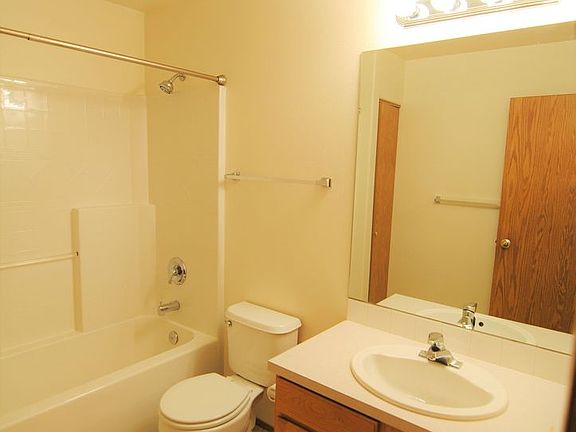 3rd image of 1518 N Tacoma Ave Unit 3