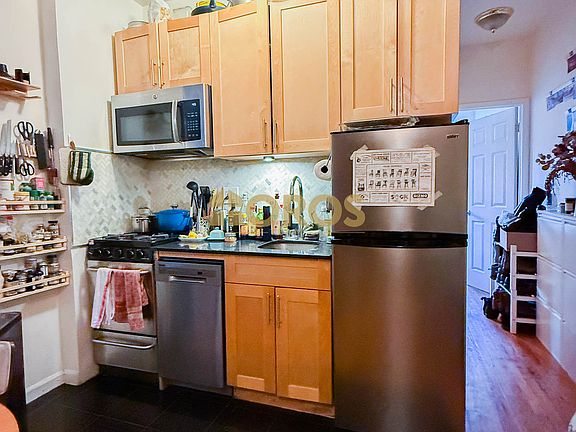 5th image of 200 E 7th St APT 3A