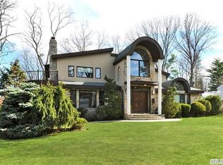 11 Hillcrest Dr, Great Neck, NY 11021
