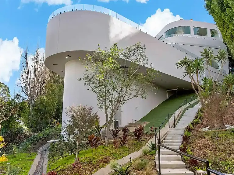 15105 Mulholland Dr — Photo 29