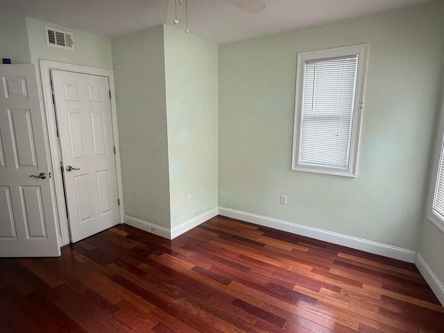 3 bed, 1100 sqft, $2,800 — Photo 4
