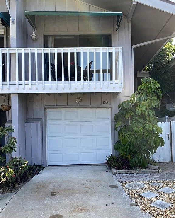1st image of 160 Breezeway Ct
