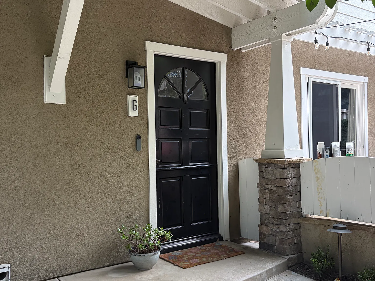 2550 Elden Ave — Photo 2