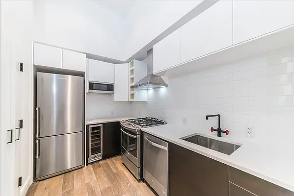 Rented by REAL New York | media 9